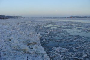 glaces sur le fleuve
