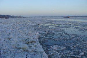 glaces sur le fleuve