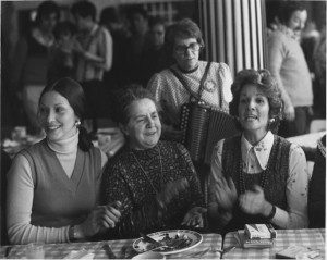 bien belles dames a la cabane